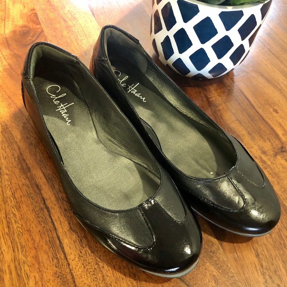 Cole Haan Flats (LOOKS NEW CONDITION)